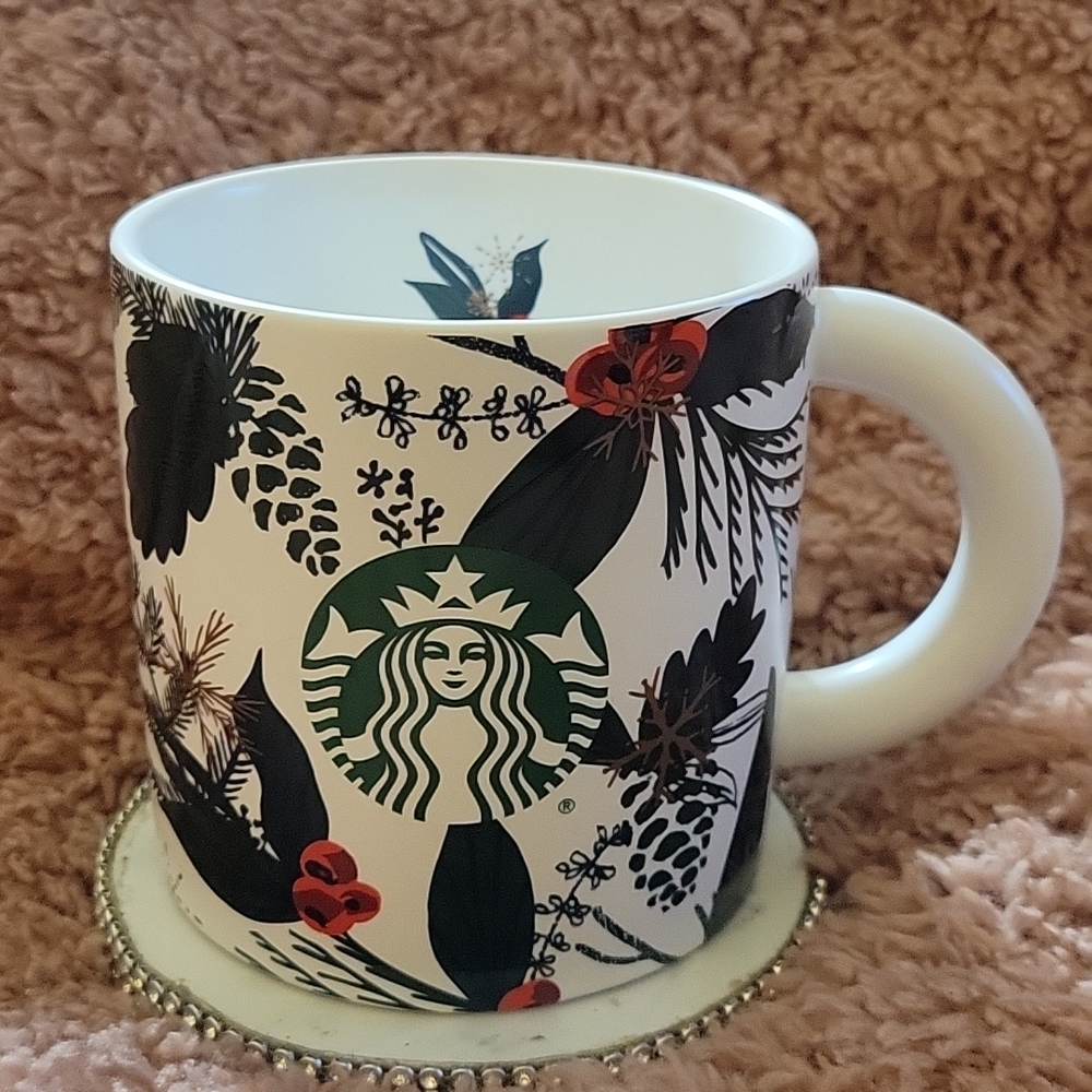 2021 STARBUCKS CHRISTMAS HOLIDAY COFFEE MUG CUP 12 OZ SNOWFLAKE BERRY PINE